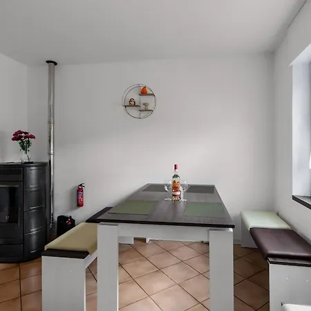 Serene In With A Beautiful Garden Holiday home *