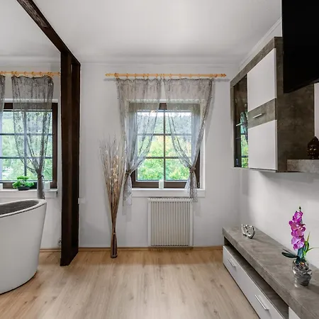 Serene In With A Beautiful Garden Holiday home