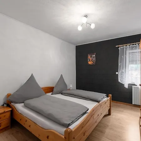 Charmantes Nahe Moselufer Нерен